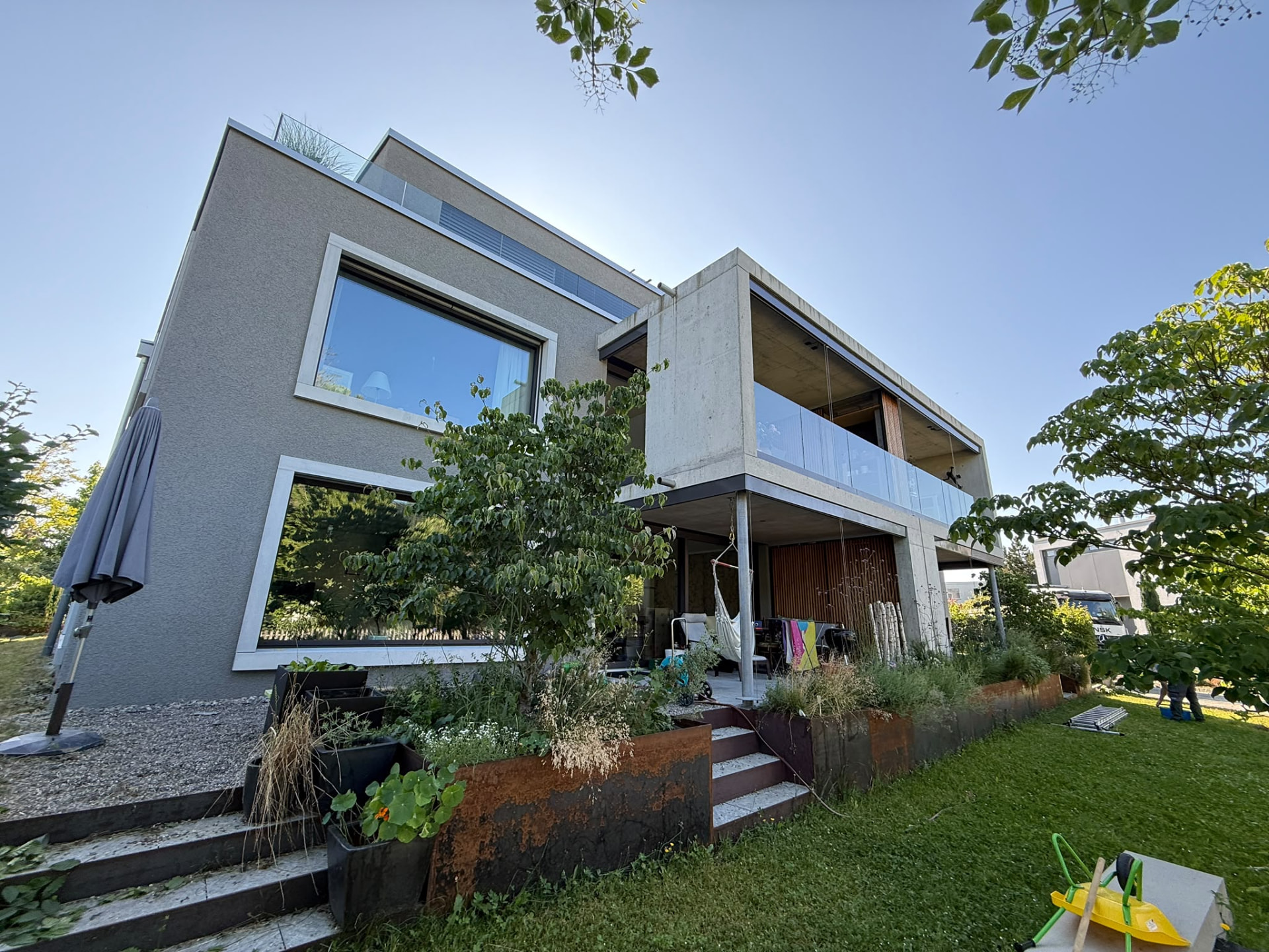 Gepflegte Liegenschaft mit Garten und Terrasse